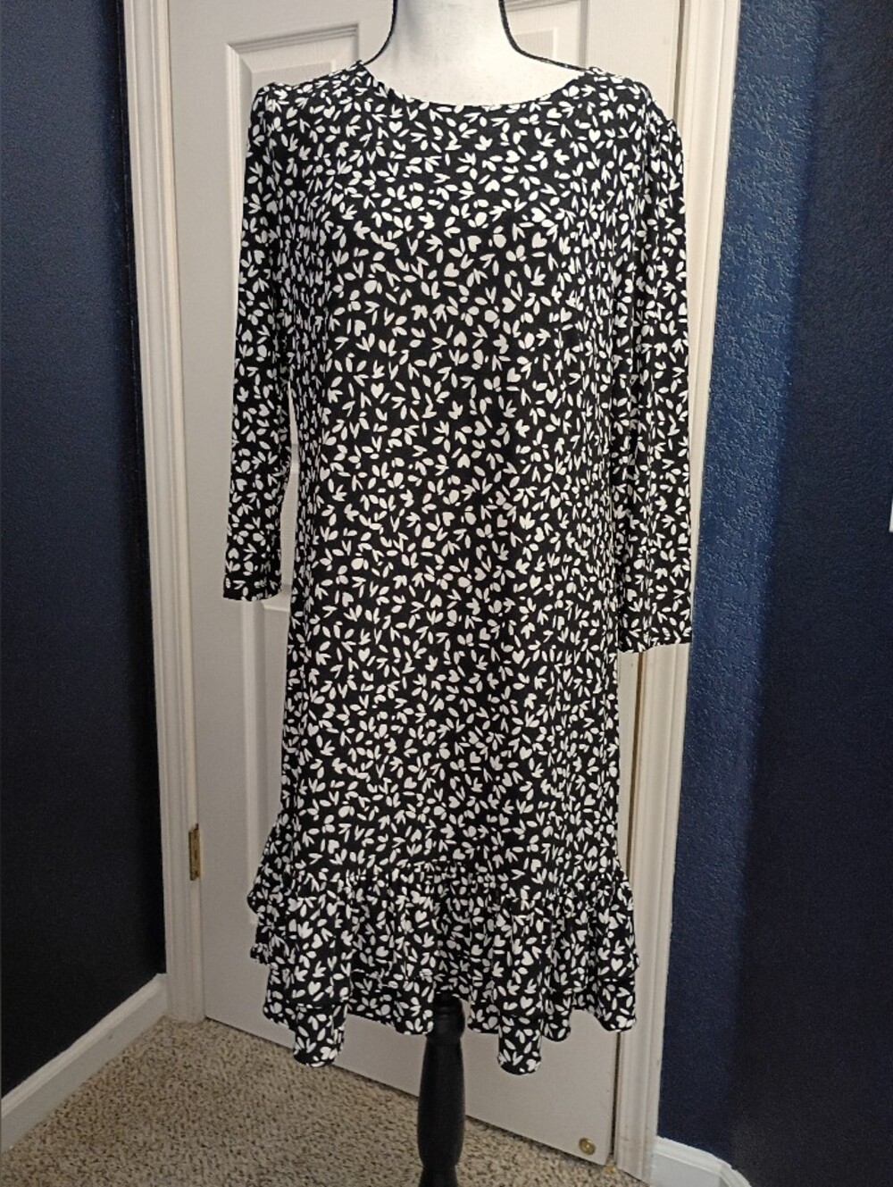 Black and White Leaf-Print Long Sleeve Ruffle-Hem Dress
